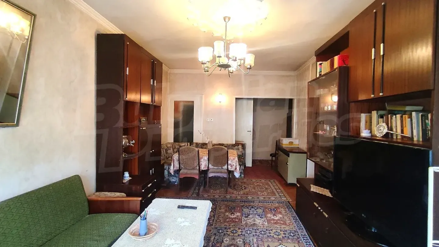 Spacious 3-Bedroom Apartment Near Banya Piperkà, Stara Zagora - Image 3