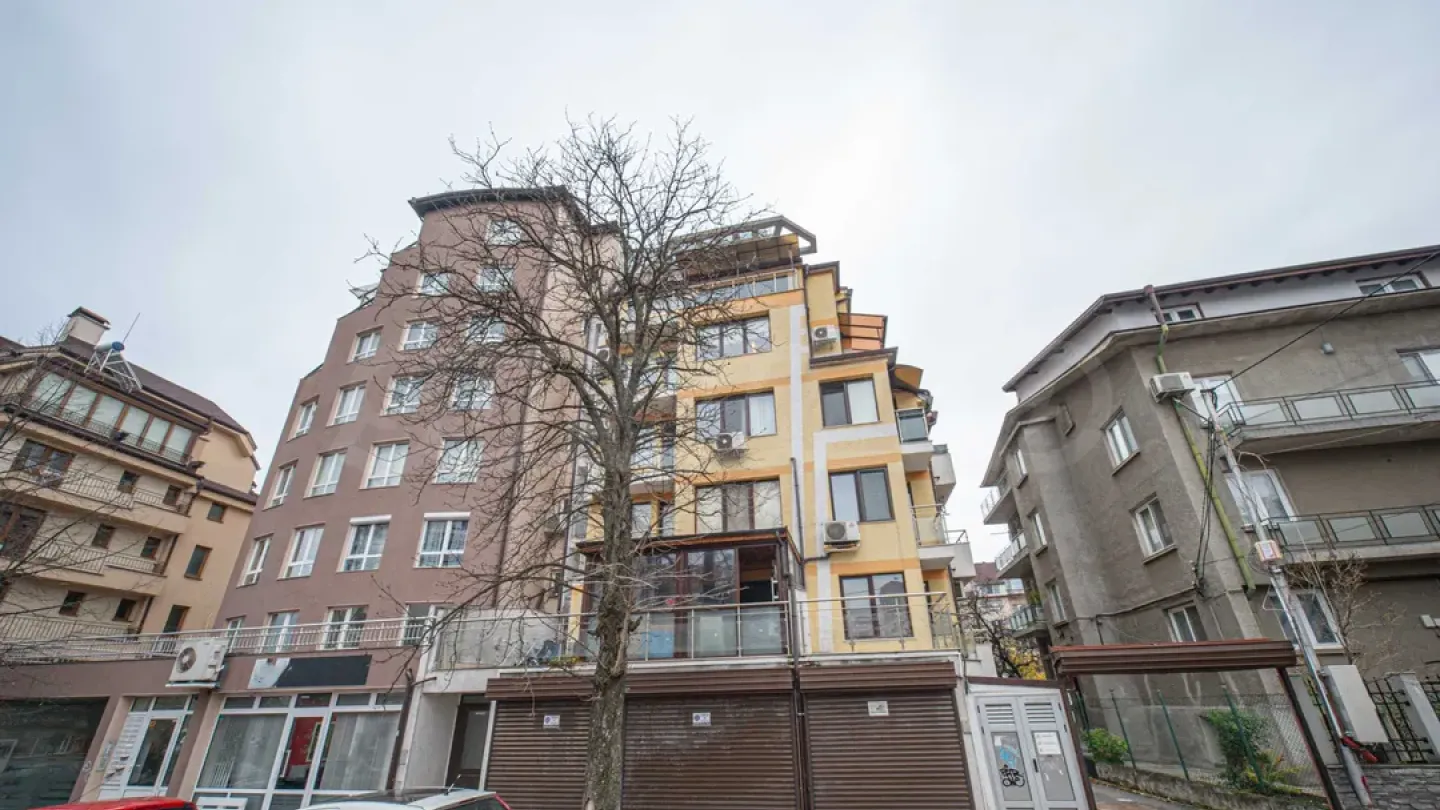 Spacious, Fully Furnished Apartment in Sofia's Rehutha District - Image 3