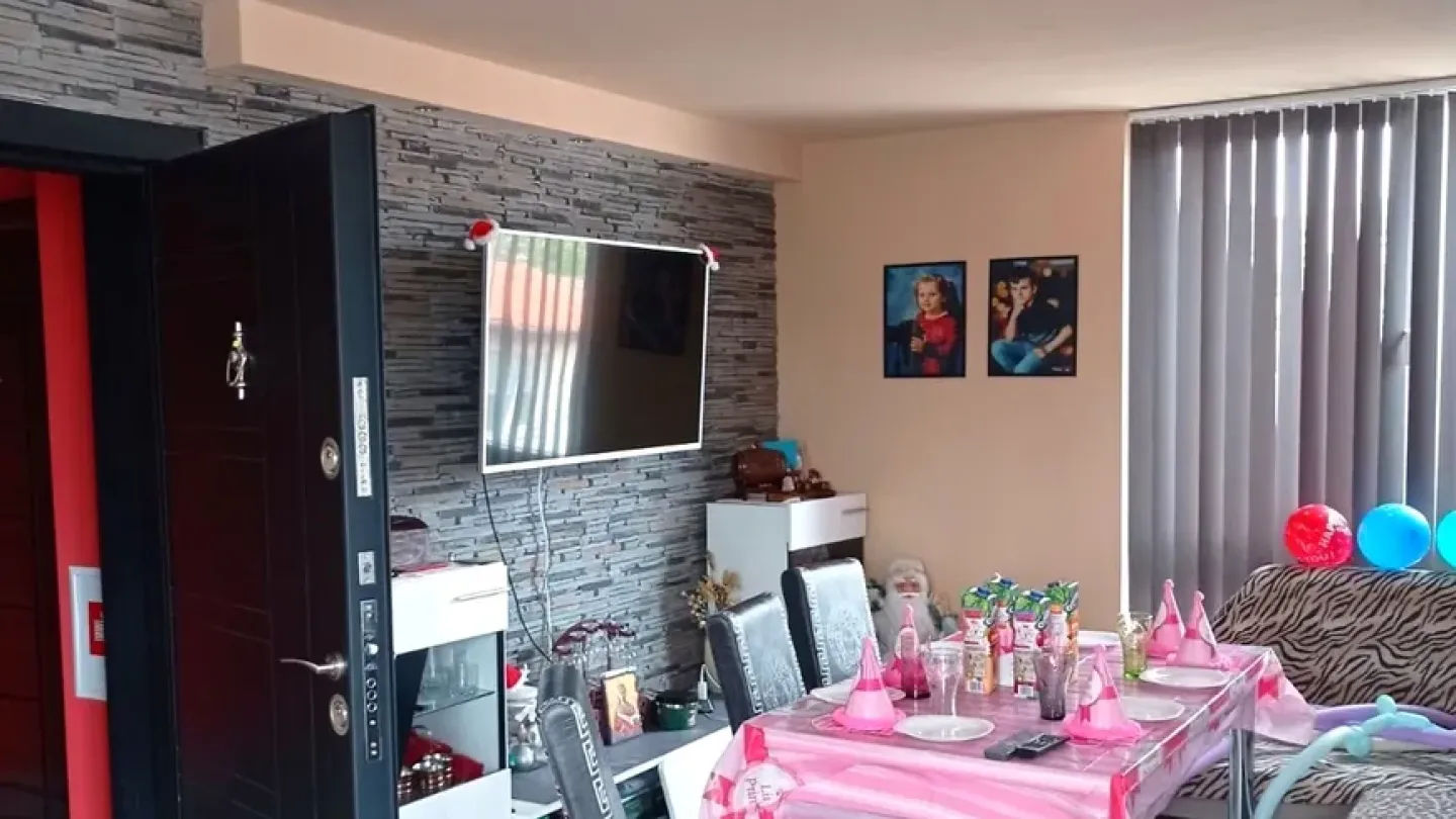 Spacious Fully Furnished Apartment with Panoramic Terrace in Varna - Image 2