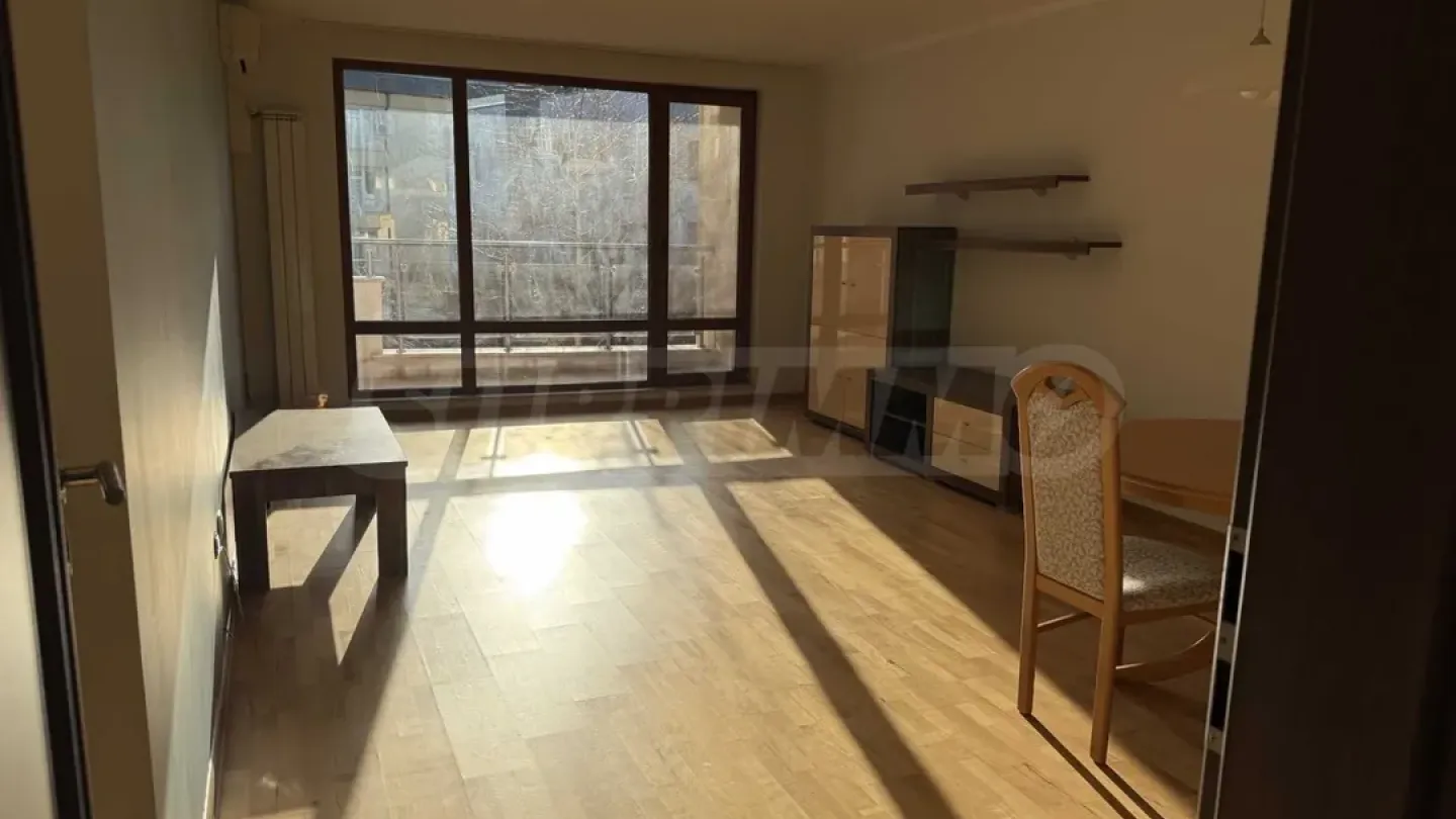 Spacious Mountain View Apartment in Sofia's Vitosha Quarter - Image 5