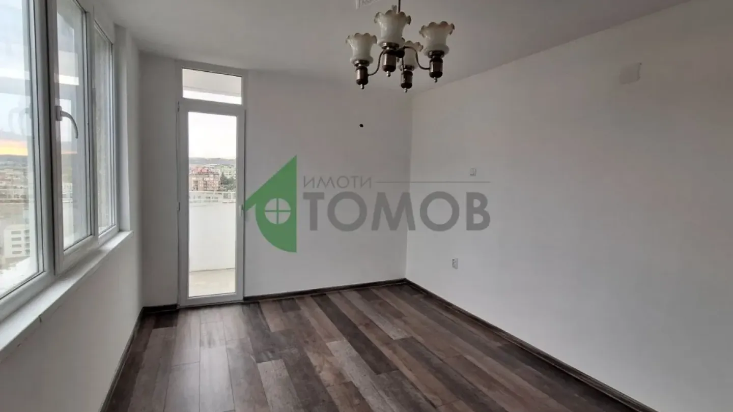 Spacious, Renovated 3BR Apartment with Great Views in Stara Zagora - Image 2