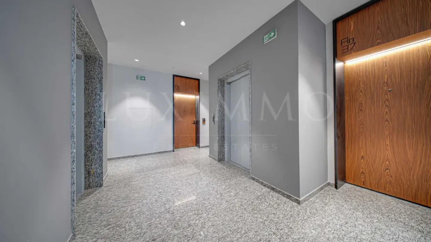 Luxurious One-Bedroom Apartment with City & Mountain Views - Image 2