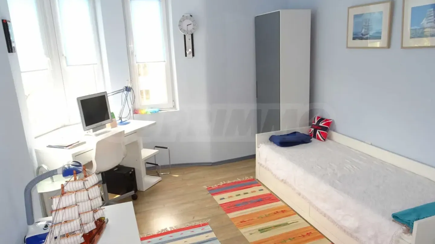 Spacious 3-Bedroom Apartment Near Varna University & City Center - Image 3