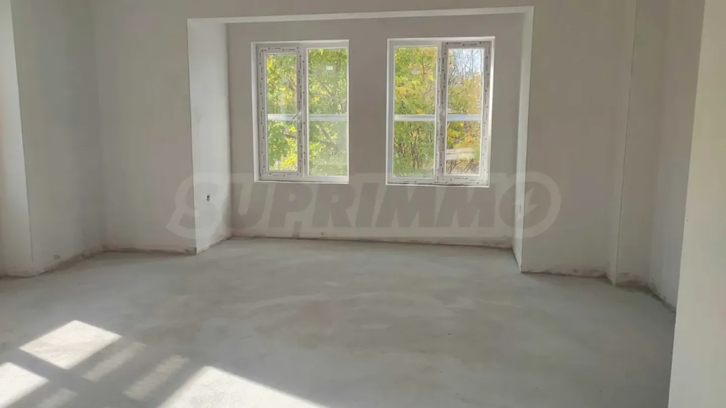 Spacious 3-Bedroom Apartment in "Belomorski", Plovdiv - Image 2