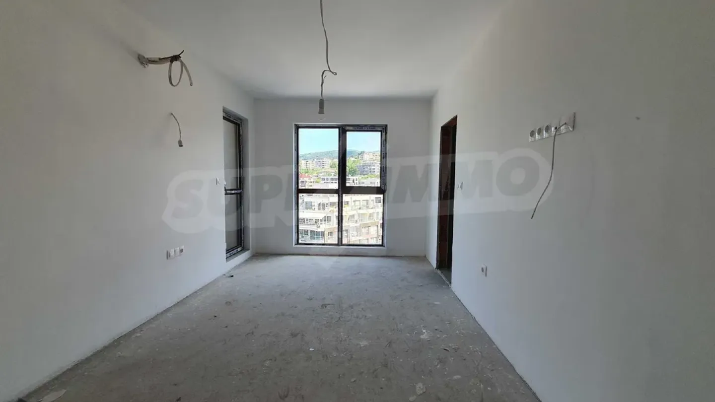 Spacious Varna Apartment with Sea View & Large Terrace - Image 1