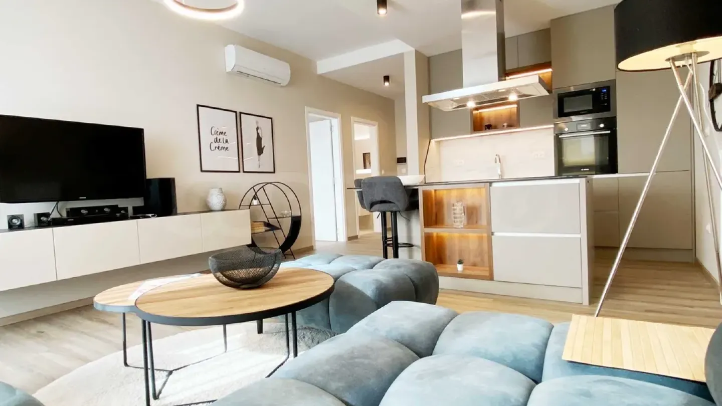 Stylish 1-Bedroom Apartment in Central Plovdiv – Fully Furnished - Image 1