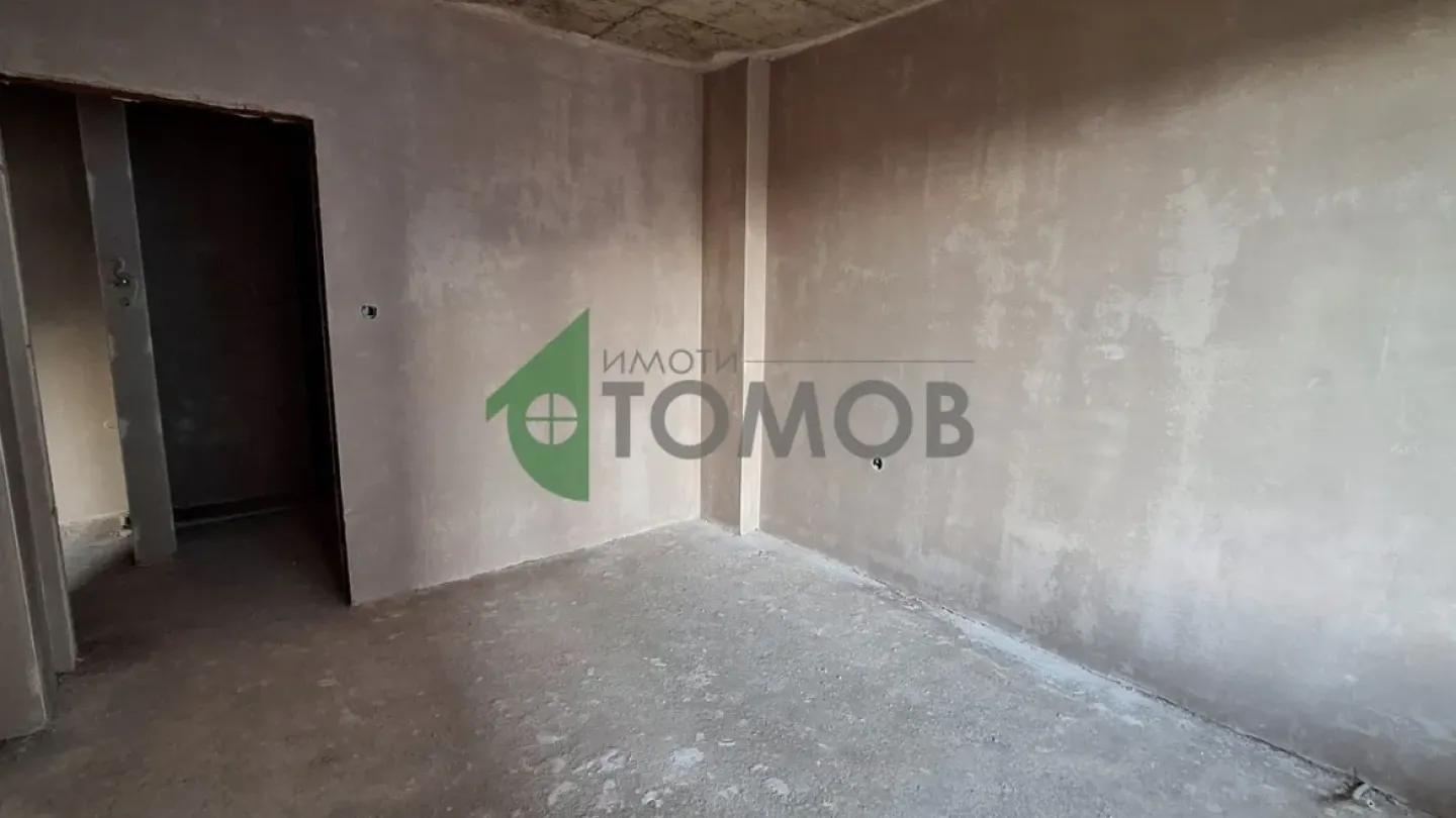 Spacious 3-Bedroom Apartment in Stara Zagora - Act 14 - Image 1