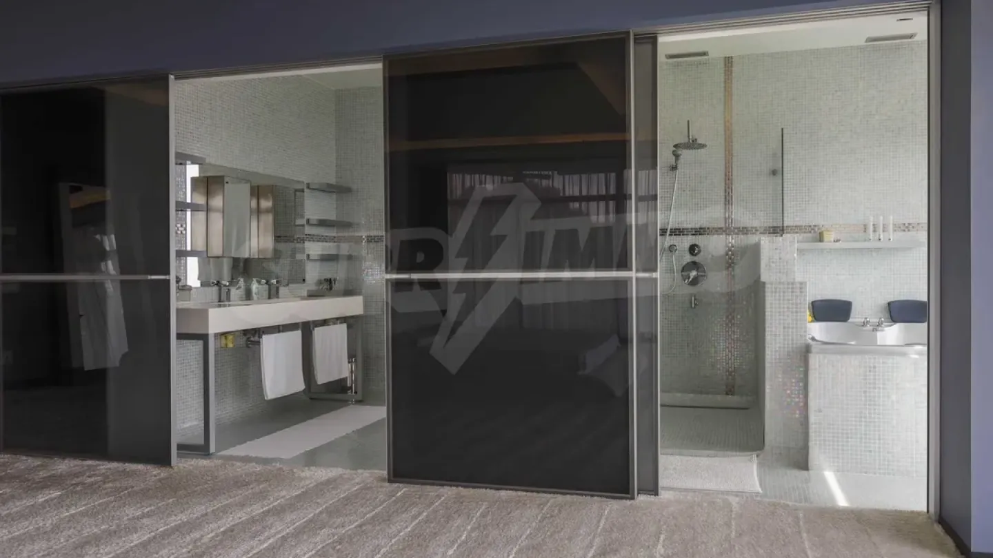 Modern Seafront Villa with Stunning Panoramic Views - Image 4