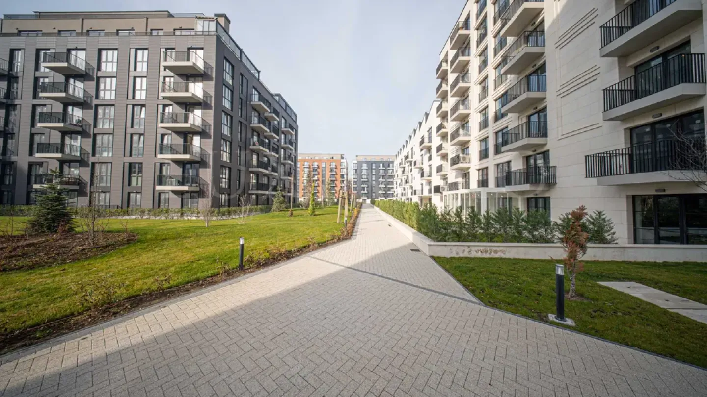 Spacious, Fully Furnished Apartment in Gated Sofia Complex - Vitosha View - Image 4