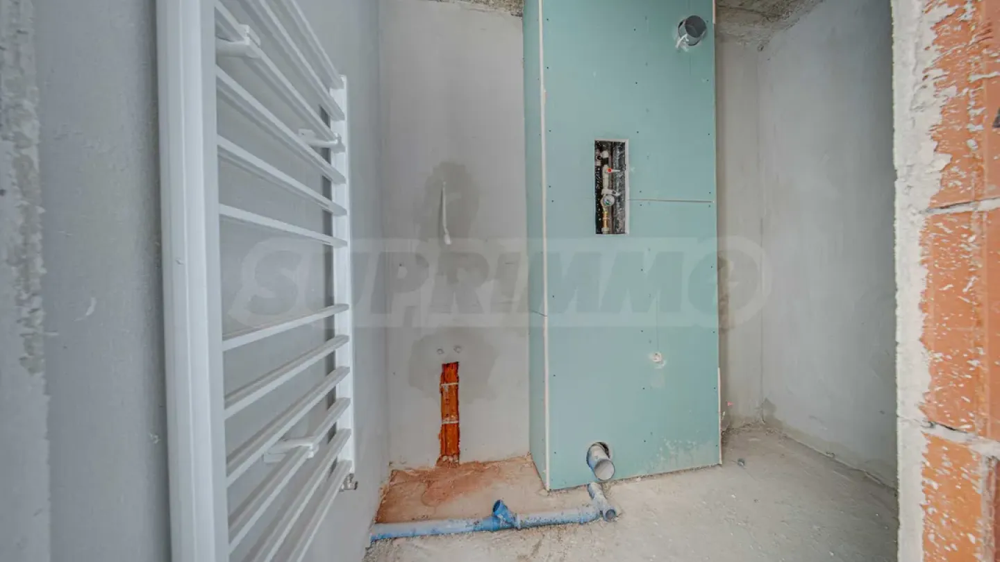 Spacious Smart Tower Apartment with Stunning City and Mountain Views - Image 1