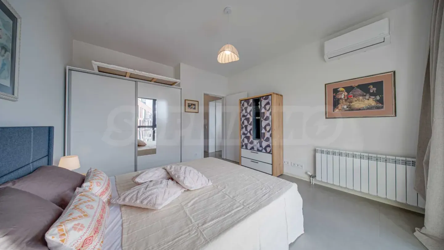 Spacious, Furnished Apartment in Sofia with Parking - Image 3