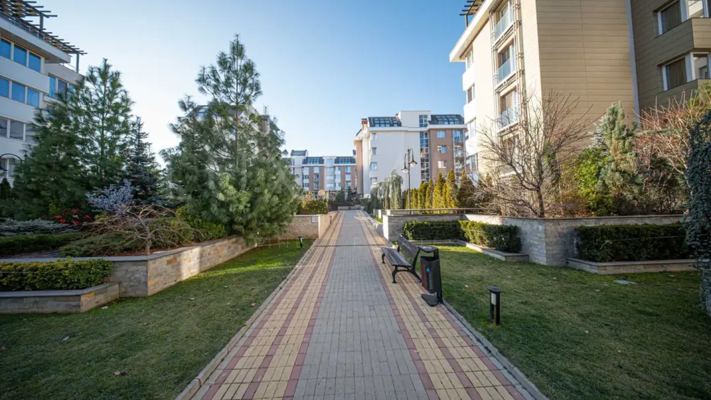 Spacious Fully Furnished 1-Bedroom Apartment in Flora Garden, Sofia - Image 5