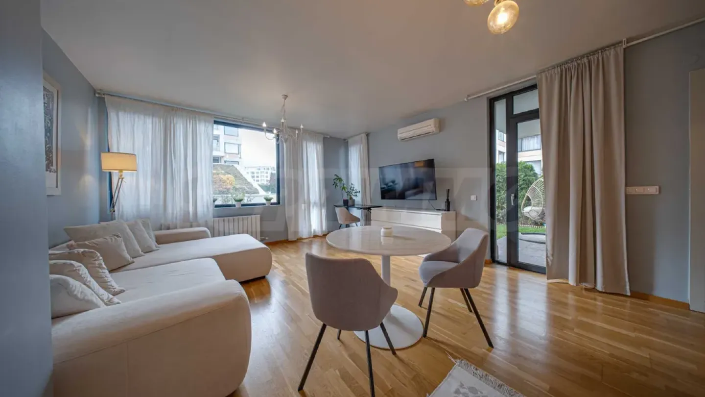 Spacious, Fully Furnished Apartment with Private Garden - Image 1