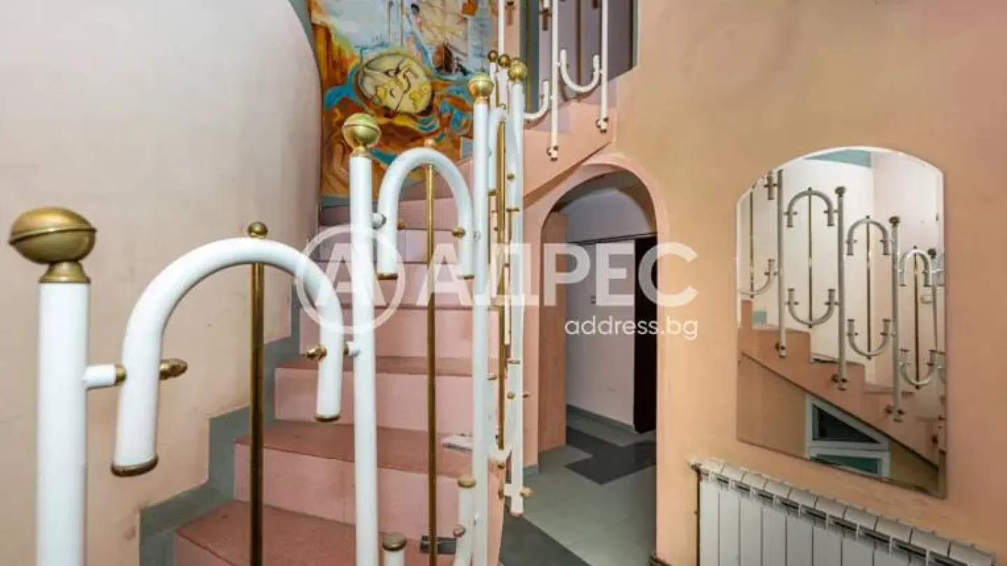 Spacious Three-Bedroom Plovdiv Apartment with Six Terraces – Perfect Family Home. - Image 4