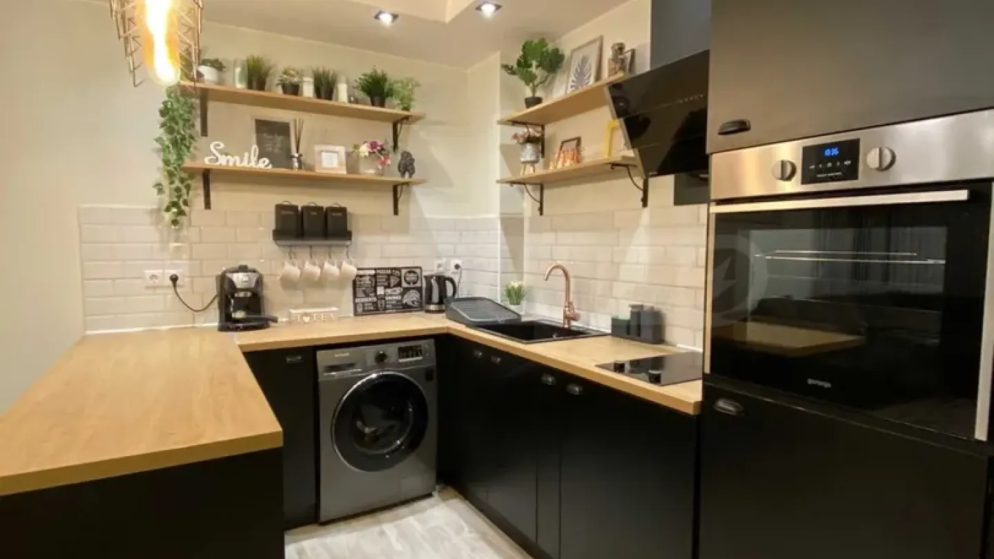 Spacious, Fully Furnished Apartment with Sea Views in Varna - Image 3