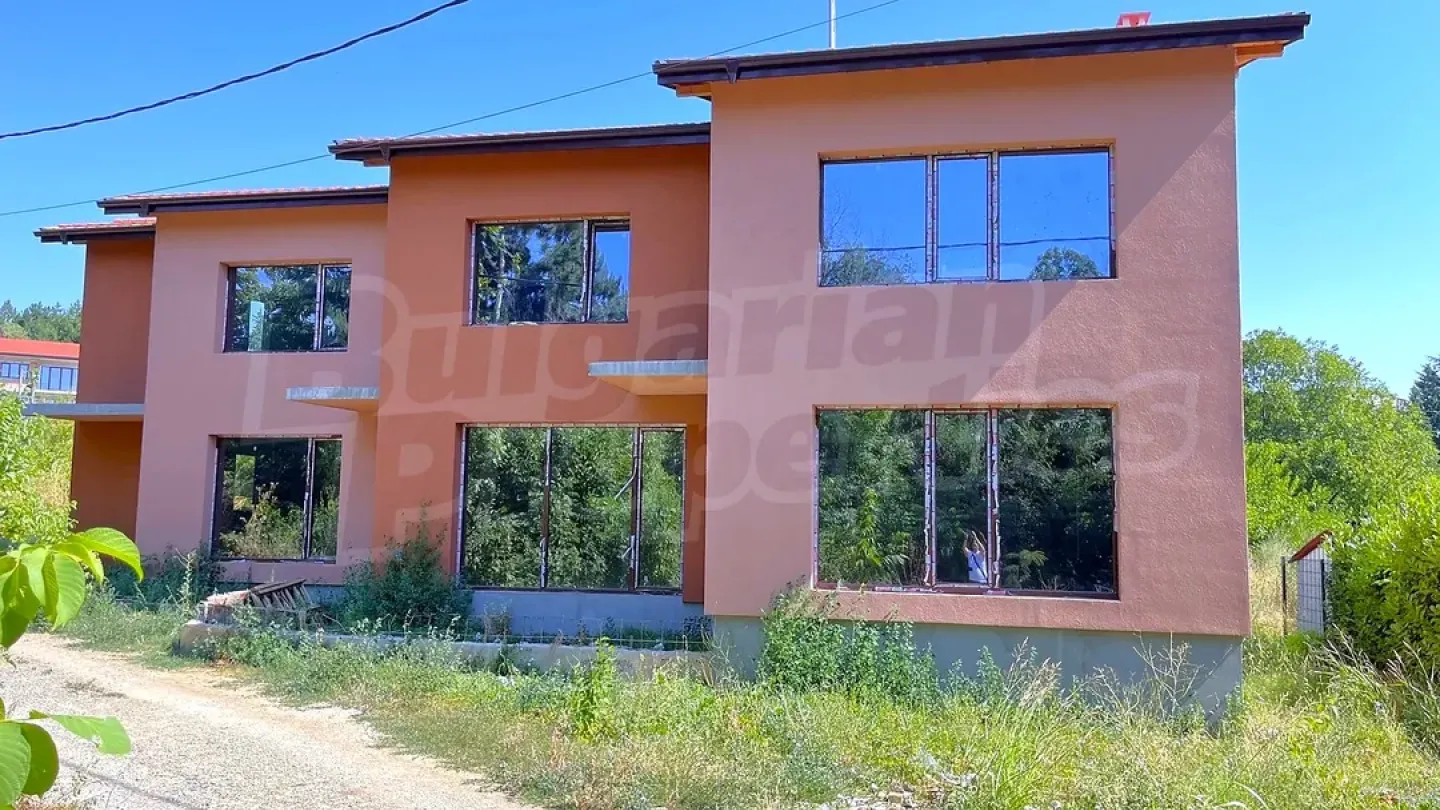 Spacious New House Near Stara Zagora with Large Garden - Image 1