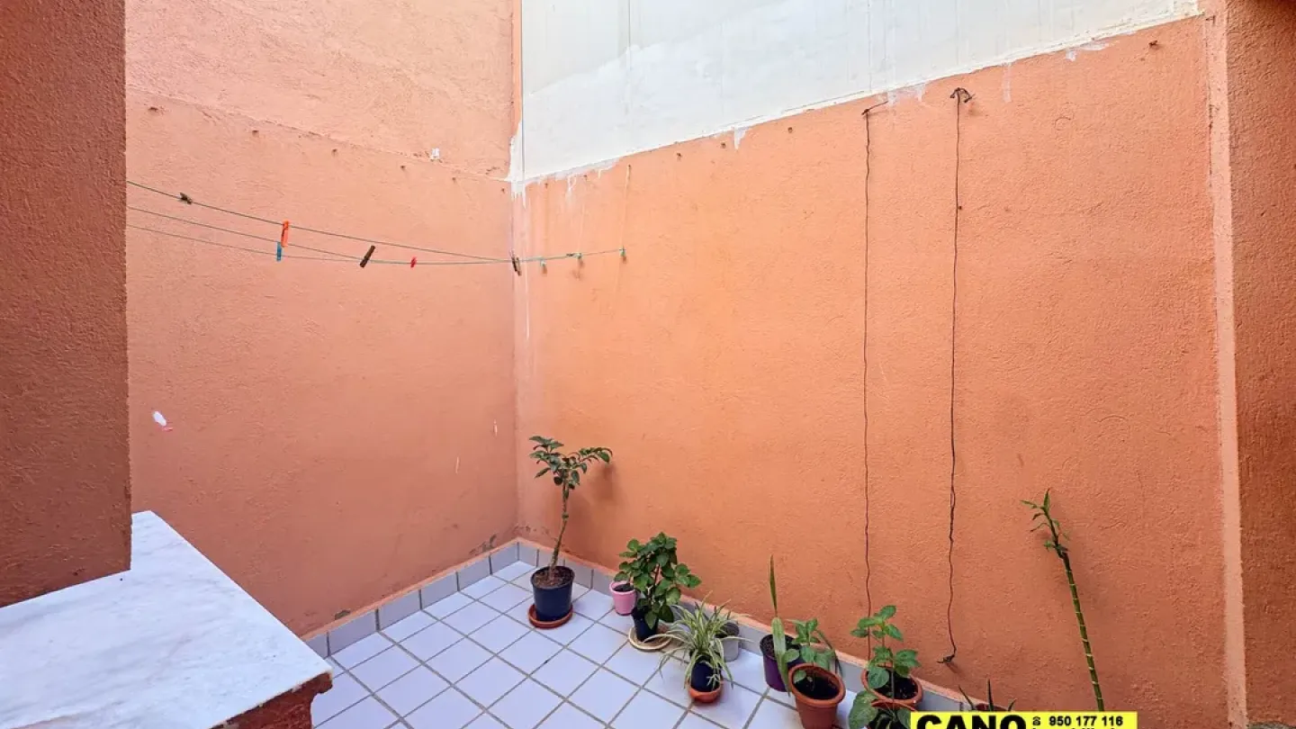 Spacious 4-Bedroom Duplex Apartment in Roquetas de Mar, Spain - Image 1