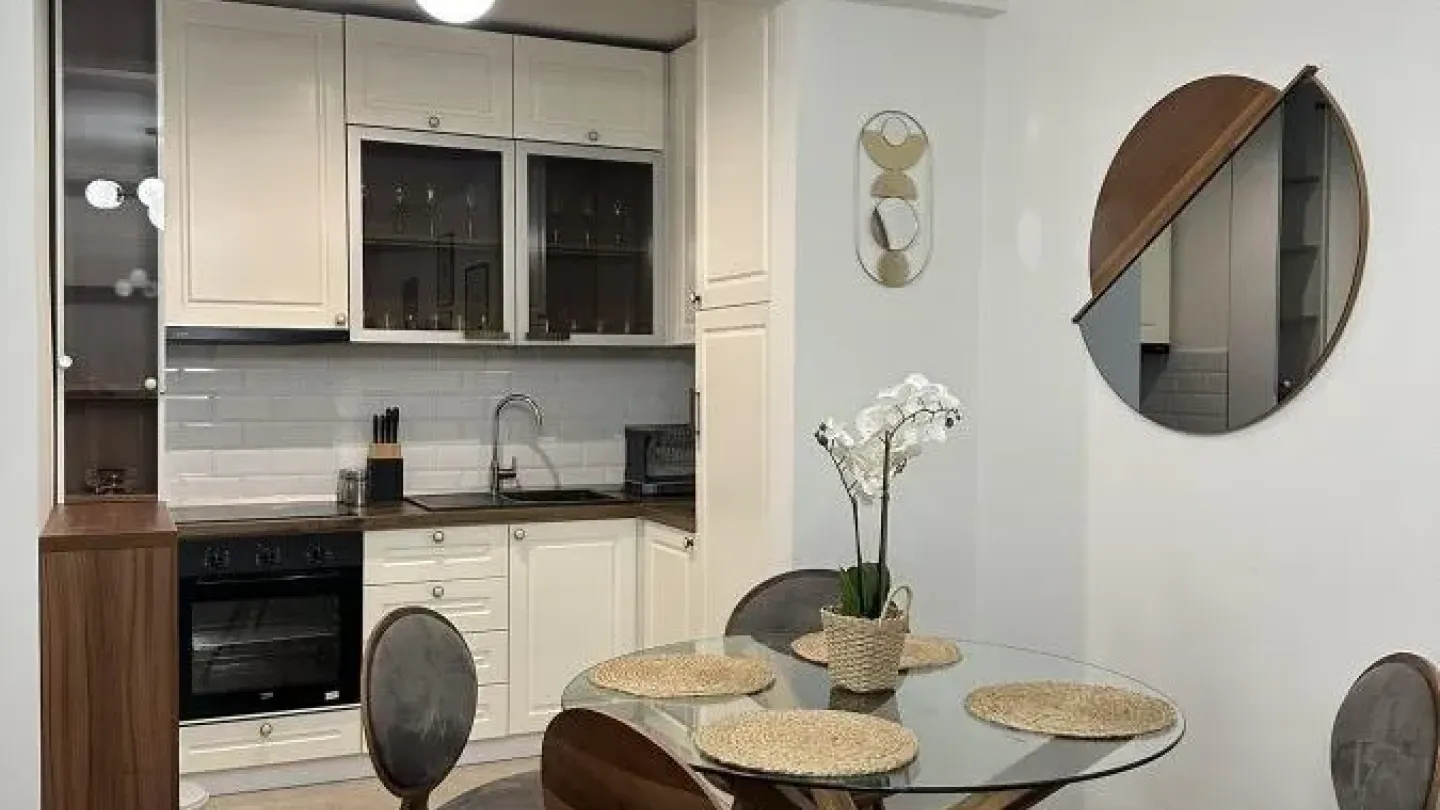 Stylish 2-Bedroom Apartment in Belgrade's Vibrant Vračar District - Image 2