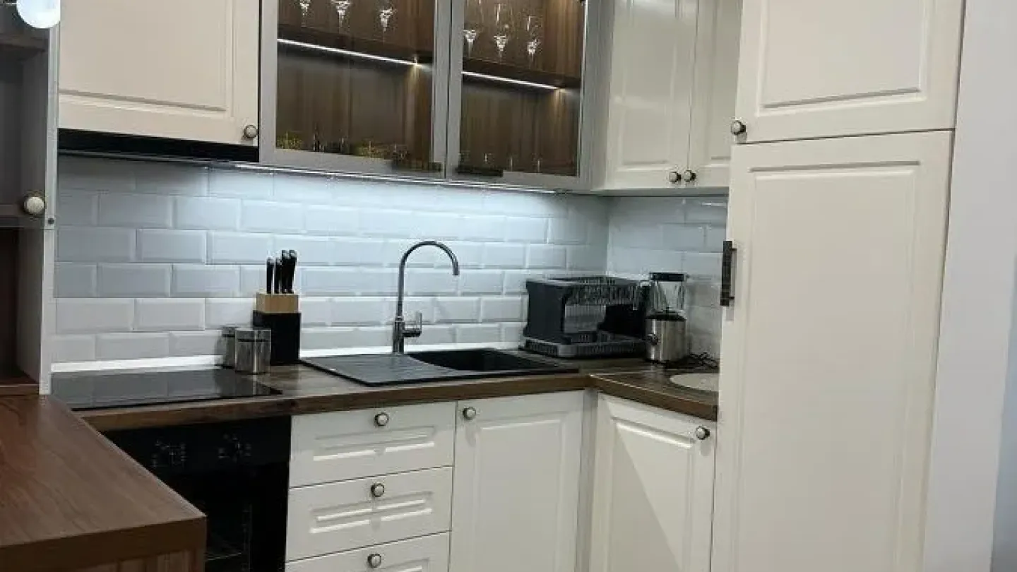 Stylish 2-Bedroom Apartment in Belgrade's Vibrant Vračar District - Image 5