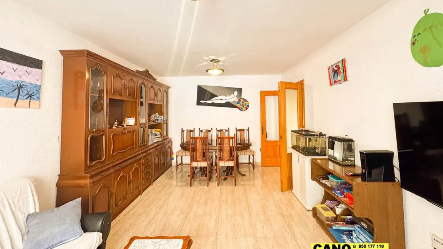Spacious 4-Bedroom Duplex Apartment in Roquetas de Mar, Spain - Image 4