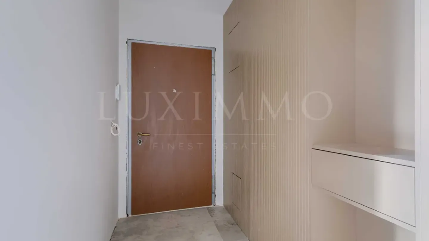 Spacious Turnkey 2-Bed Apartment with Stunning Mountain Views - Image 5