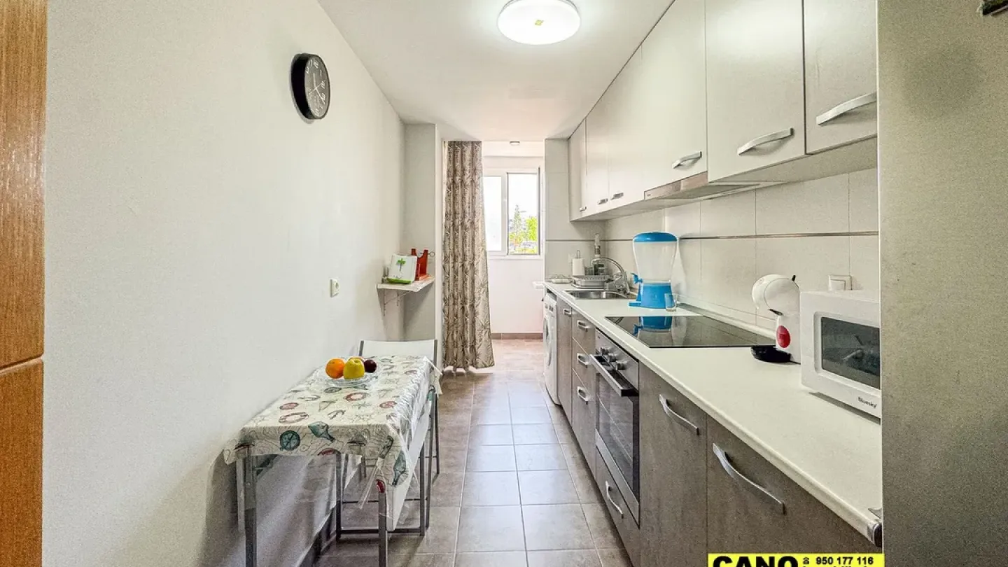 Spacious 2-Bedroom Apartment with Terrace in El Toyo, Spain - Image 2