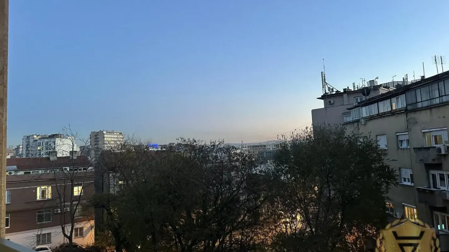 Stylish 2-Bedroom Apartment in Belgrade's Vibrant Vračar District - Image 4