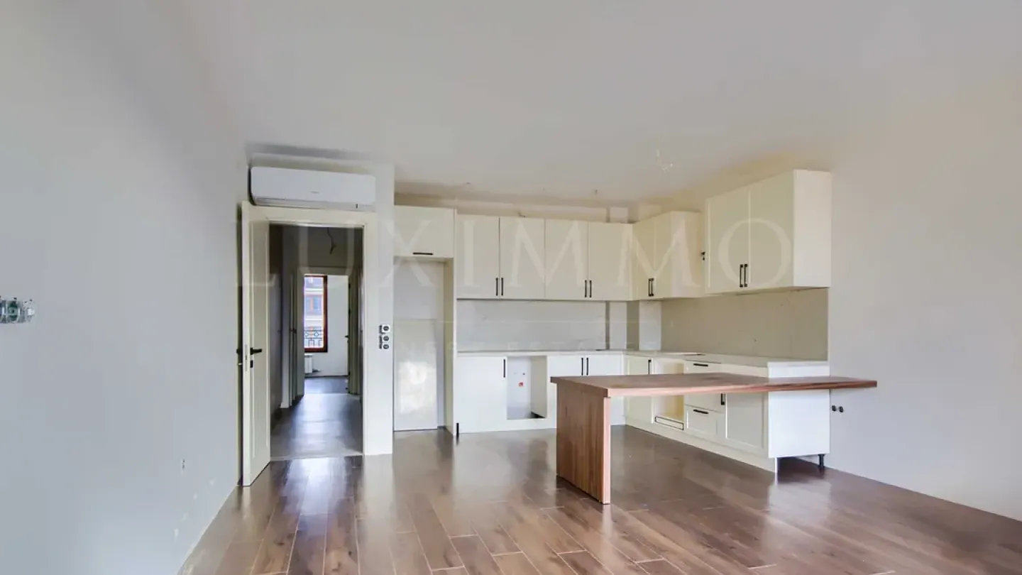 Spacious Turnkey 2-Bed Apartment with Stunning Mountain Views - Image 2