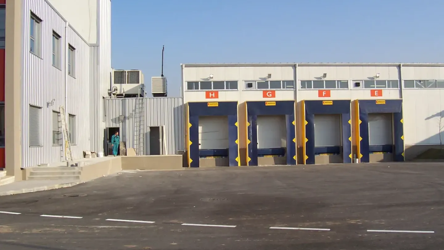 Spacious Warehouse for Rent - 2318m2 in Iskar Industrial Zone, Sofia - Image 3