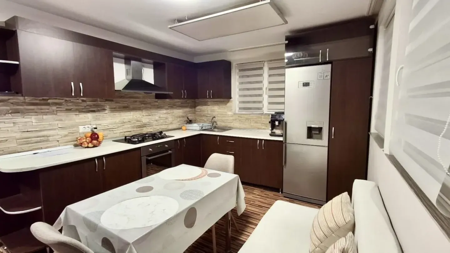 Renovated 4-Bedroom House with Land in Oradea, Romania - Image 1