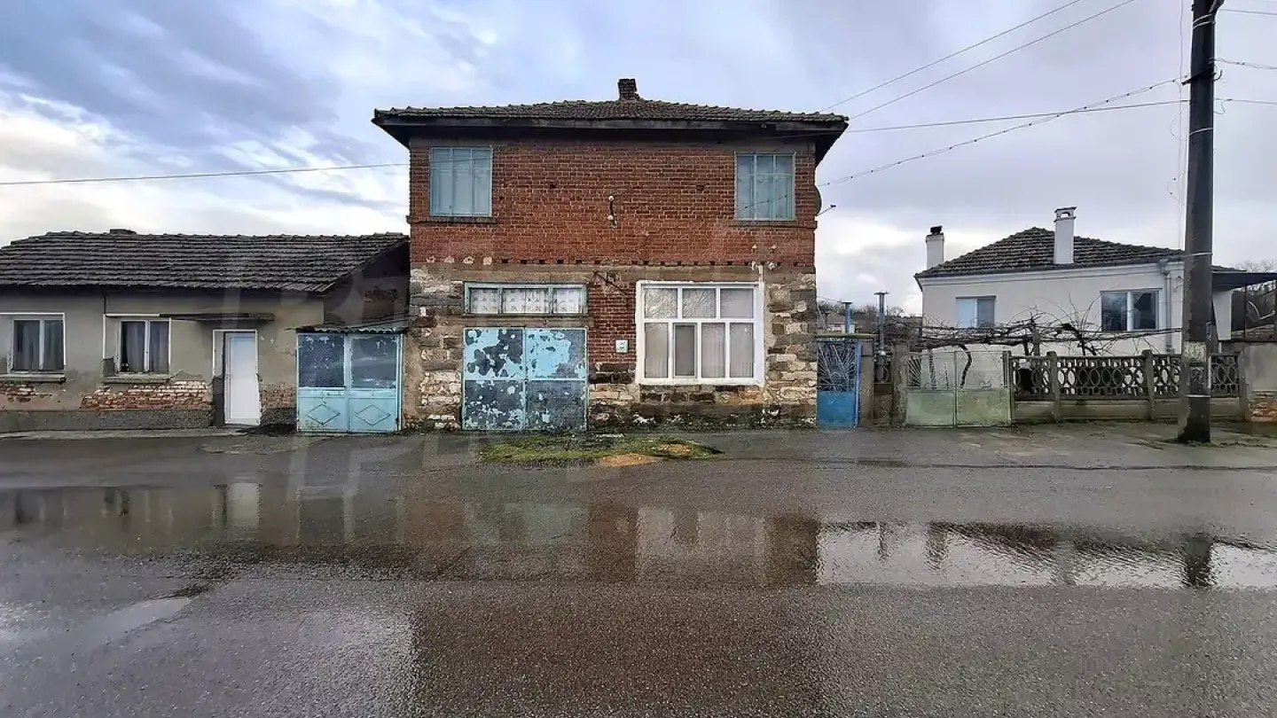 Spacious 2-Story House with Garden in Melnitsa Village, Elhovo - Image 5
