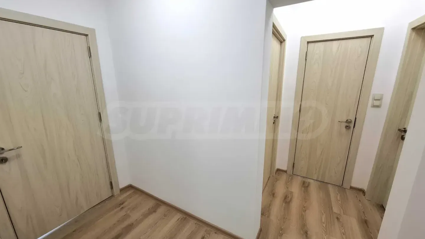 Spacious Apartment in Varna's "Vazrjadane" District - Image 4