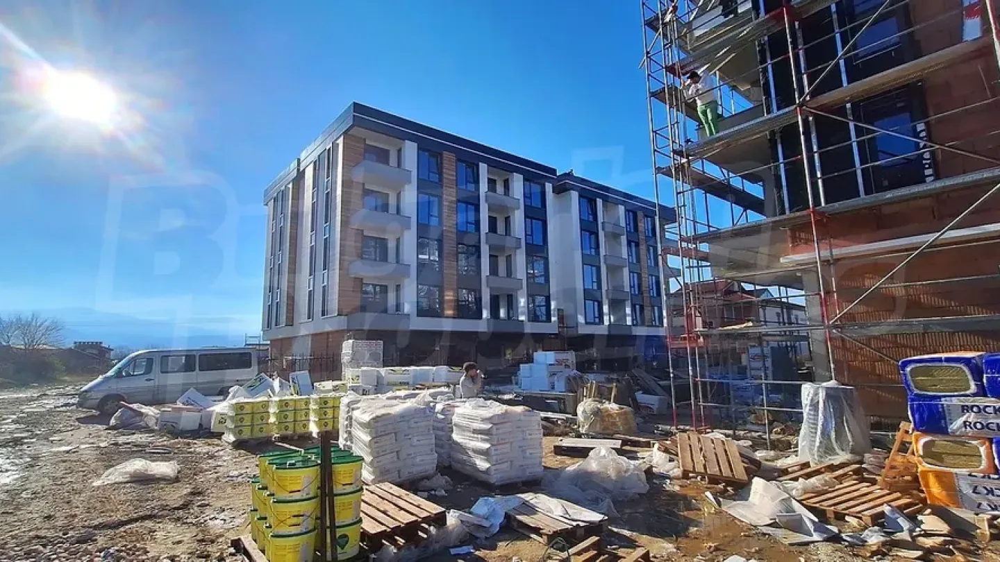 Modern One-Bedroom Apartment in Plovdiv's Ostromila Complex - Image 1