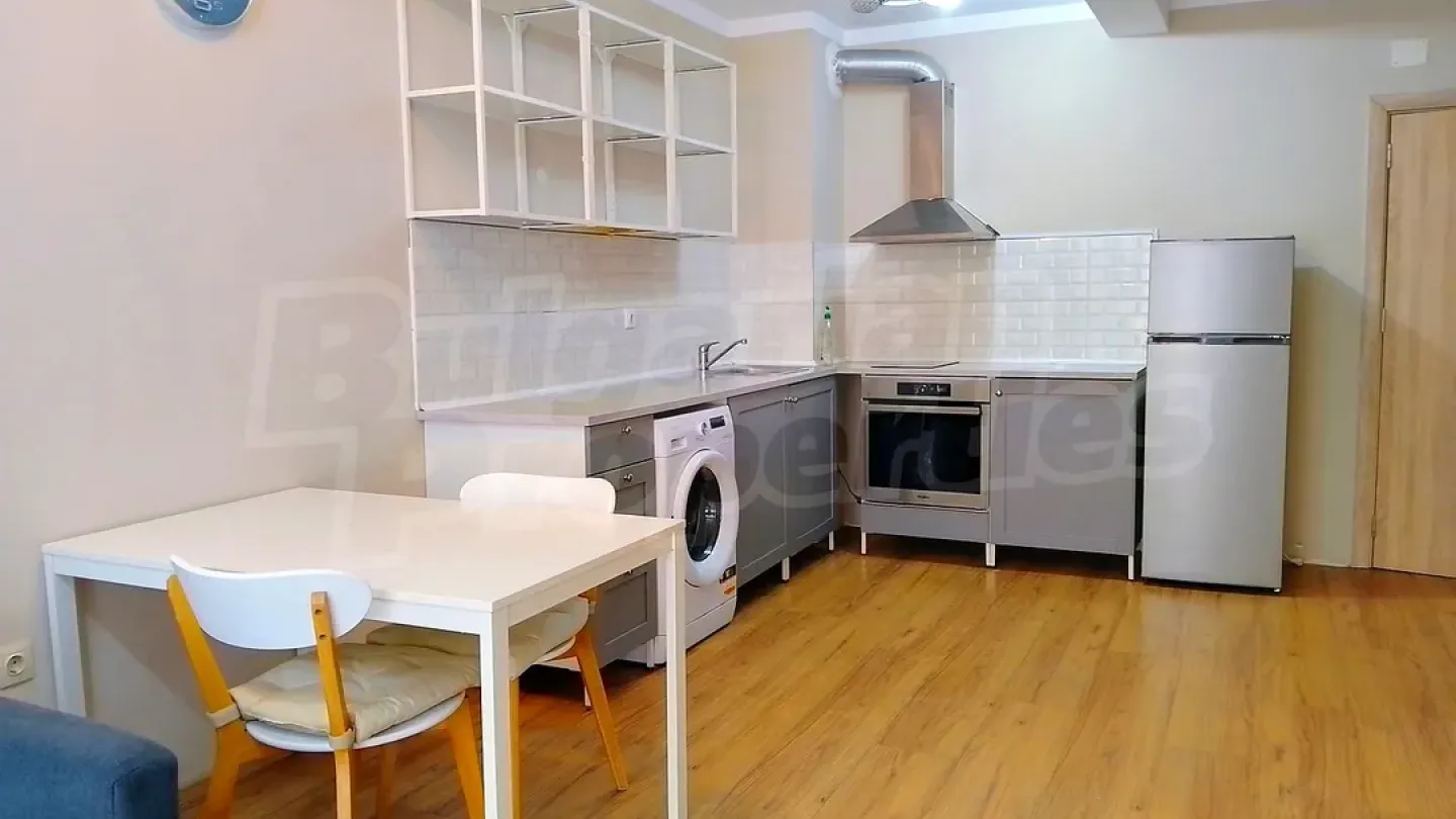 Spacious, Fully Furnished 1-Bedroom Apartment with Terrace in Briz, Varna - Image 3