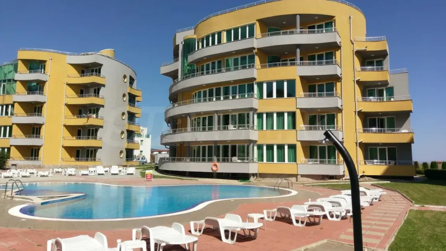 Fully Furnished 1-Bedroom Apartment by the Beach in Sinemorets - Image 3