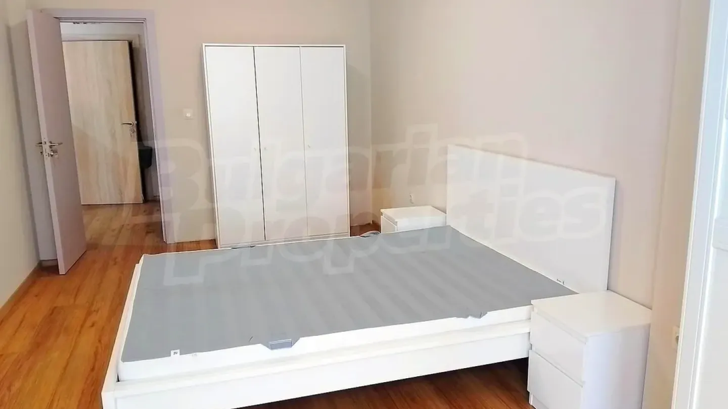 Spacious, Fully Furnished 1-Bedroom Apartment with Terrace in Briz, Varna - Image 1