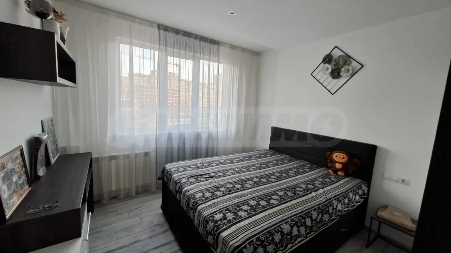 Fully Furnished 2-Bedroom Apartment in Varna - Image 4