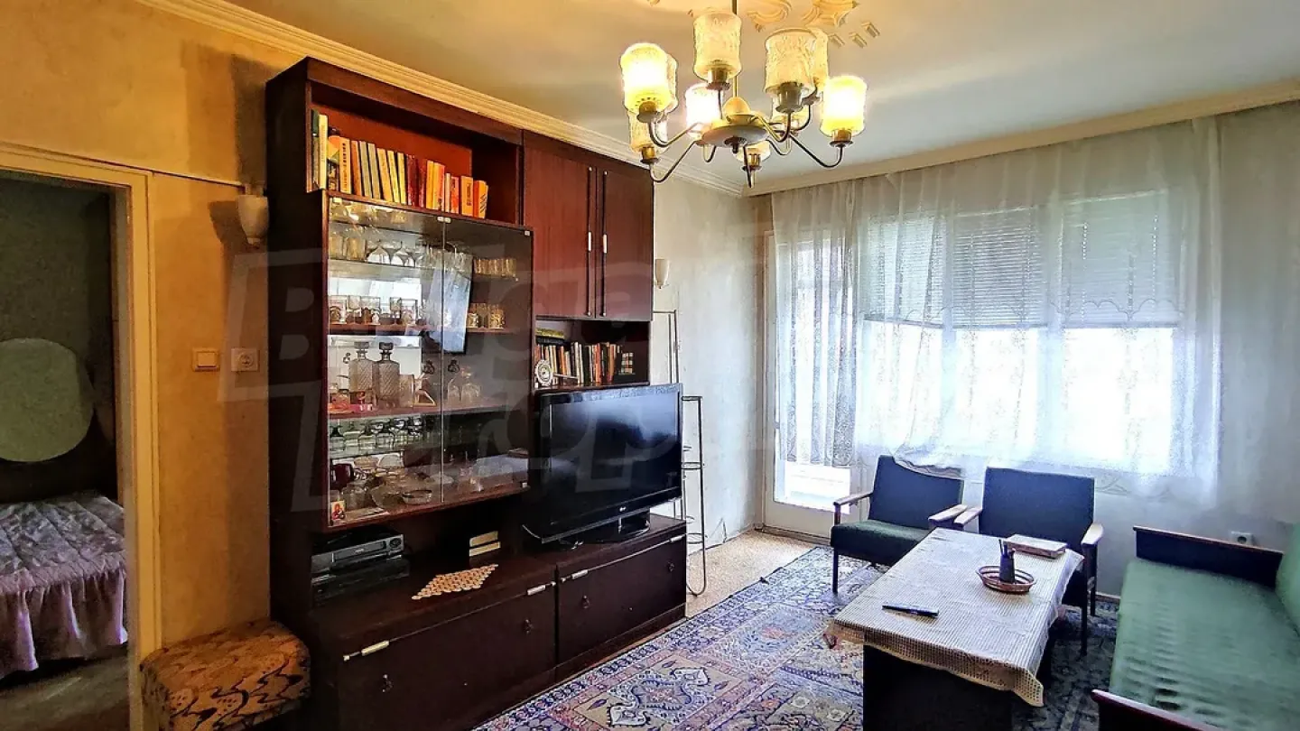 Spacious 3-Bedroom Apartment Near Banya Piperkà, Stara Zagora - Image 4