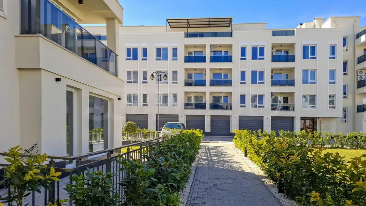 Stylish 2-Bedroom Apartment Near Rhodope Mountains - Image 2