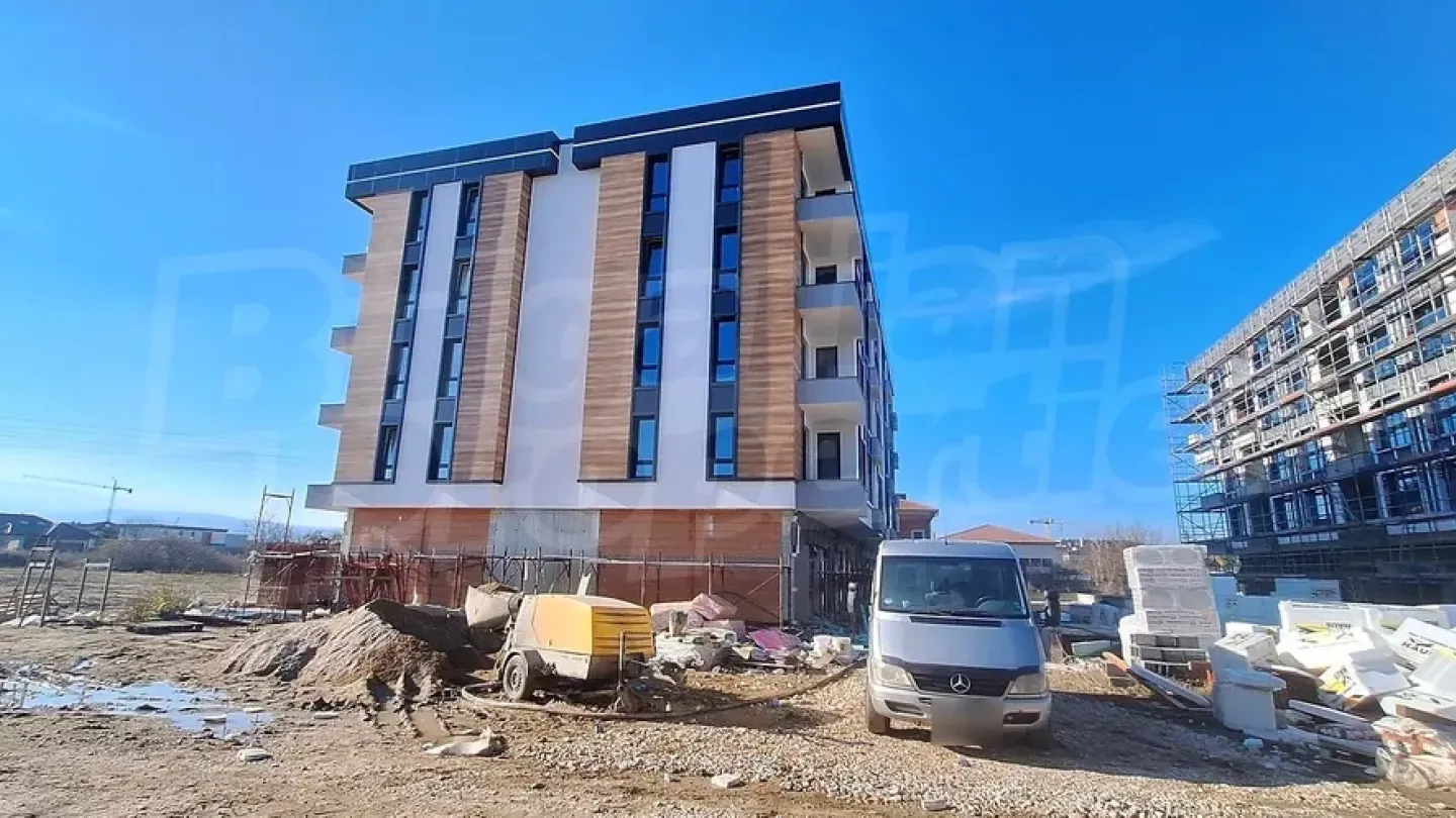 Modern One-Bedroom Apartment in Plovdiv's Ostromila Complex - Image 5