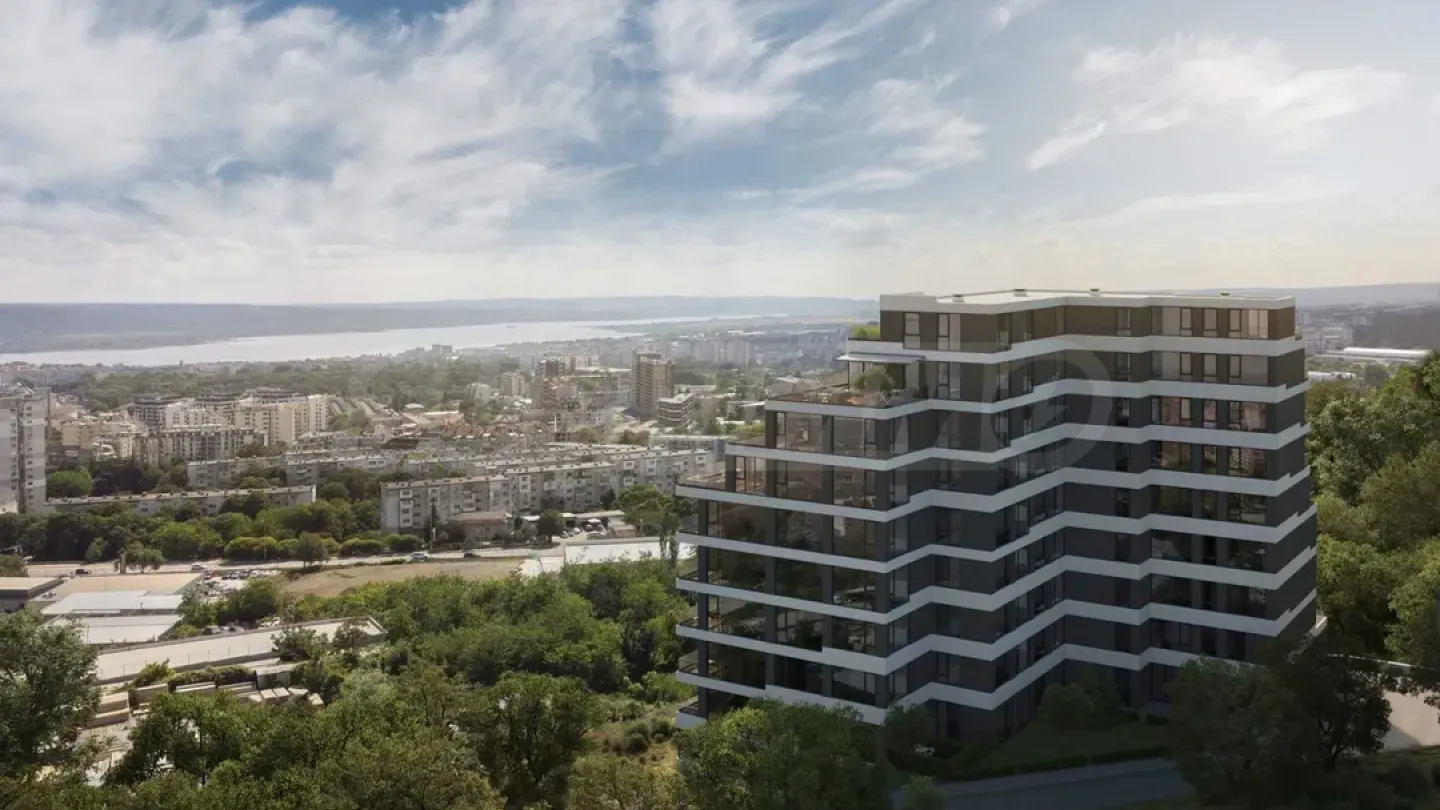 Spacious 2-Bedroom Apartment with Stunning Varna Views - Image 2