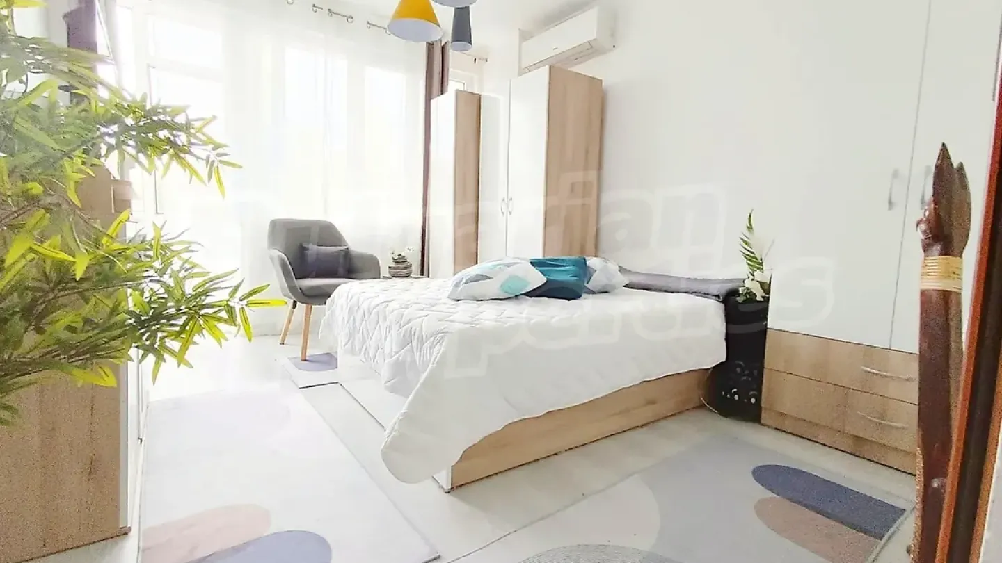 Spacious, Renovated Varna Apartment with Stunning Sea Views - Image 3