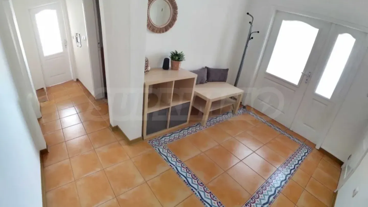 Spacious 5-Bed Mezonet with 5 Terraces - Sofia - Image 1