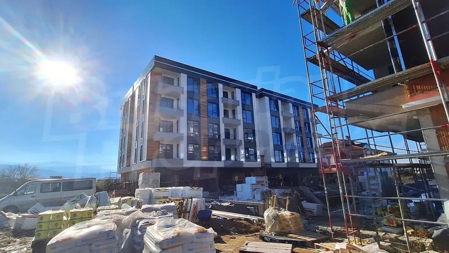 Modern One-Bedroom Apartment in Plovdiv's Ostromila Complex - Image 2