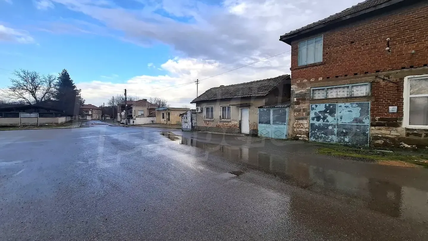 Spacious 2-Story House with Garden in Melnitsa Village, Elhovo - Image 4
