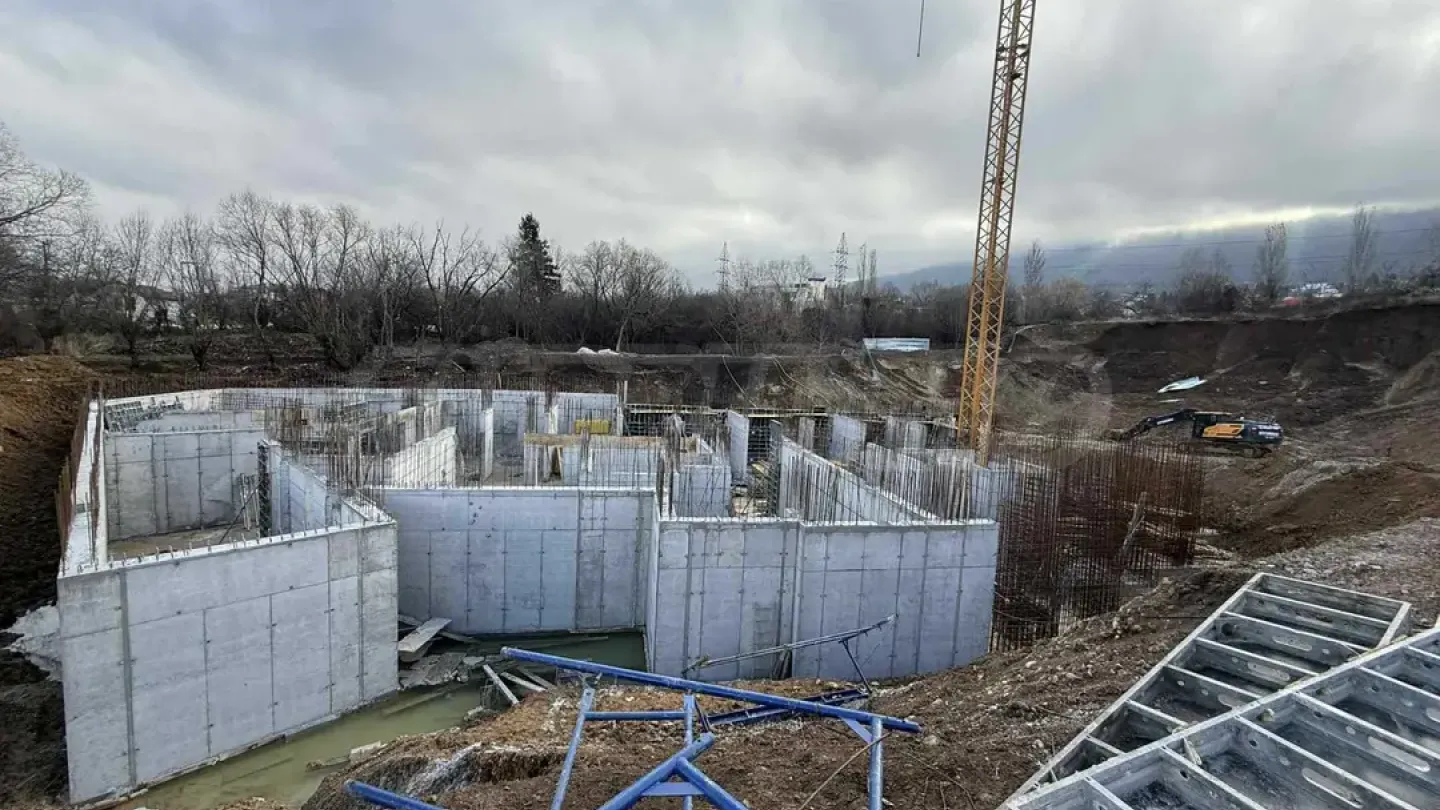 Spacious 3-Bedroom Apartment in Sofia Hills Complex - Image 1