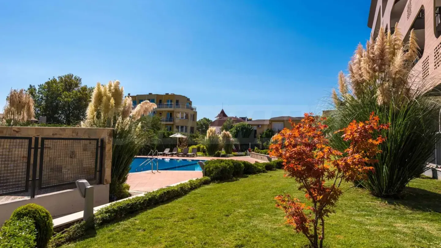 Stylish Varna Apartment with Parking & Sea Views - Image 1