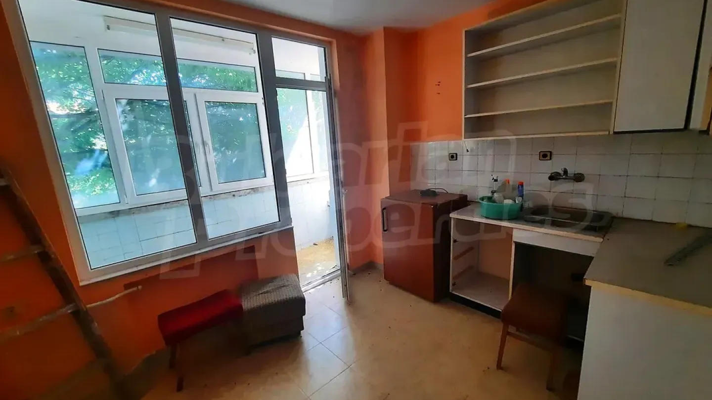 Spacious 2-Bedroom Apartment in Burgas - Izgrev, Renovate to Your Taste - Image 2