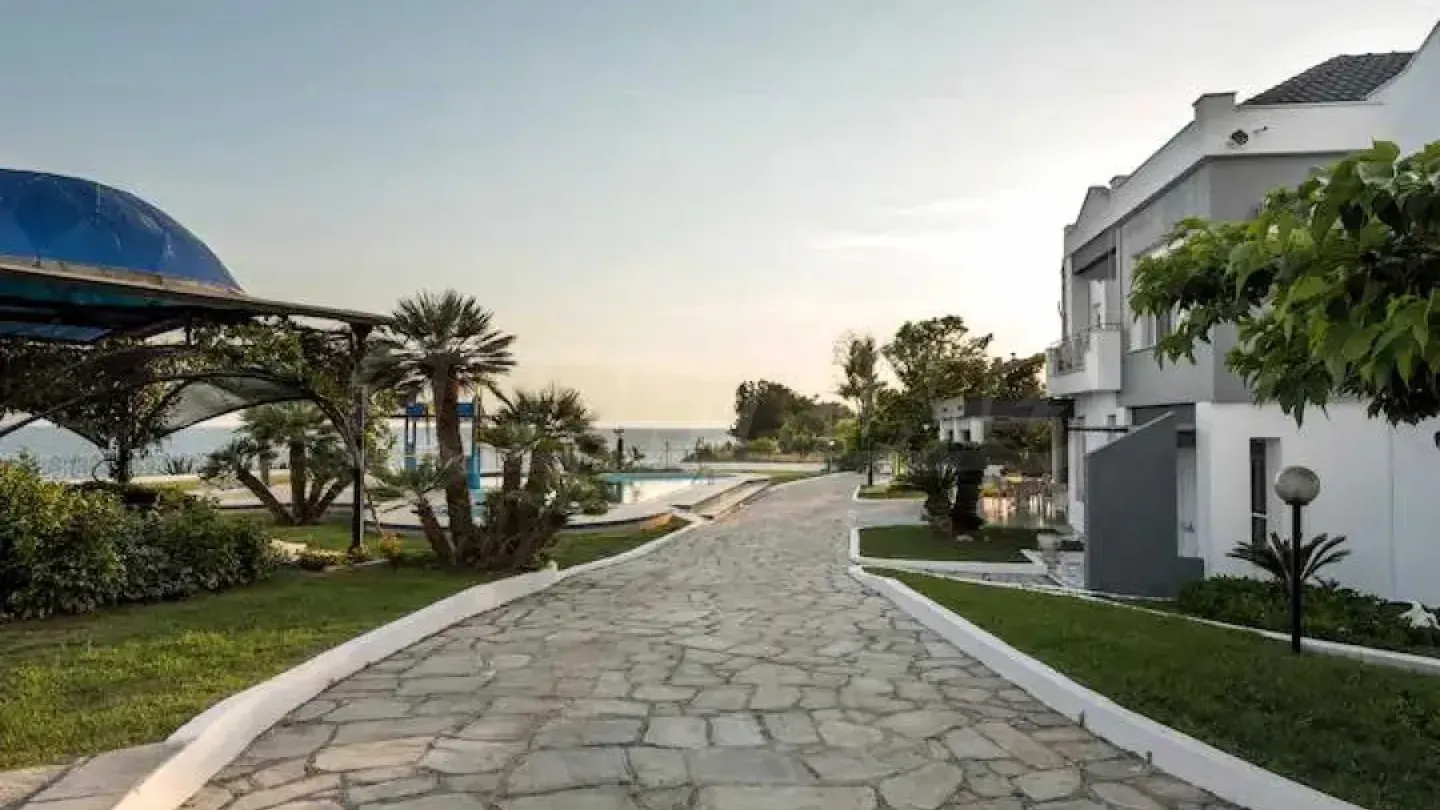Luxury Coastal Estate Near Thessaloniki – 5 Bedrooms, Fully Furnished - Image 2