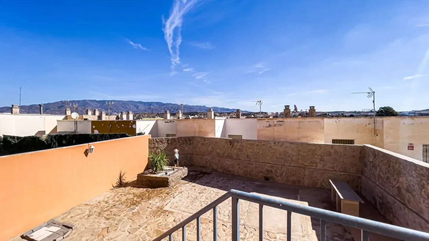 Spacious Triplex Apartment with Pool Potential in Huércal de Almería - Image 1